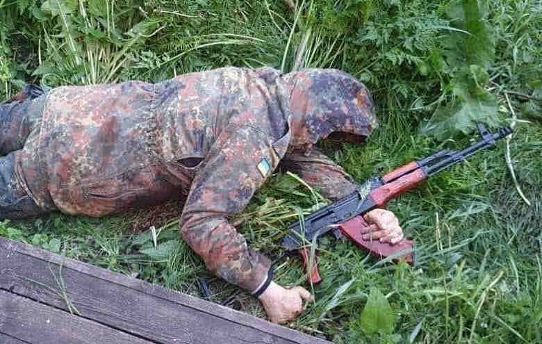 Друзья пришли с автоматами... Друзья пришли с автоматами...