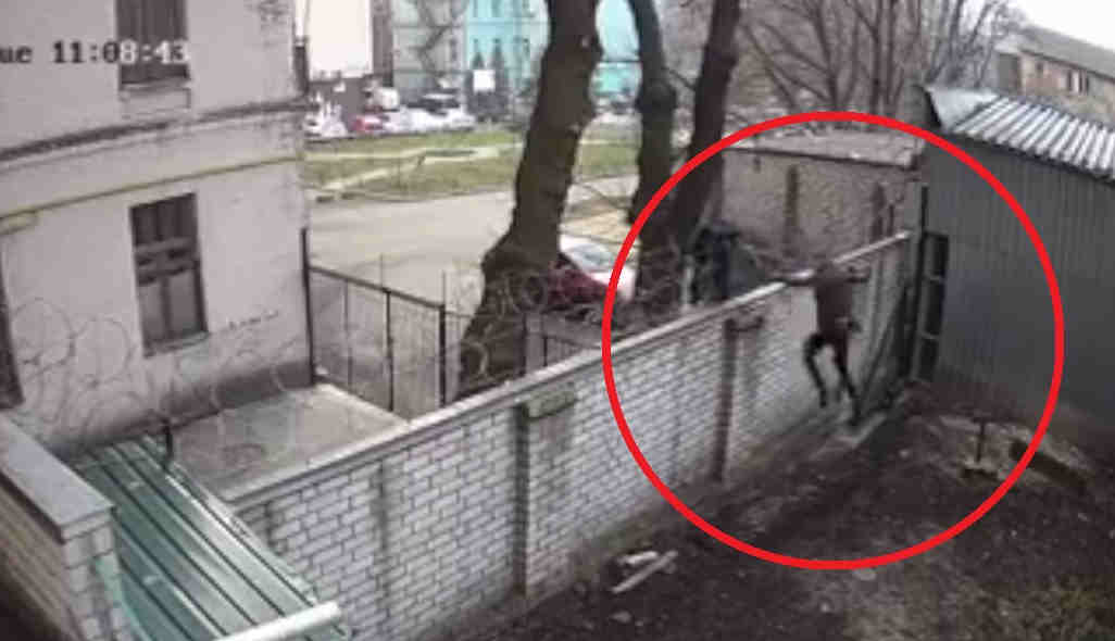 Видимо, в этот момент нога и была повреждена Видимо, в этот момент нога и была повреждена