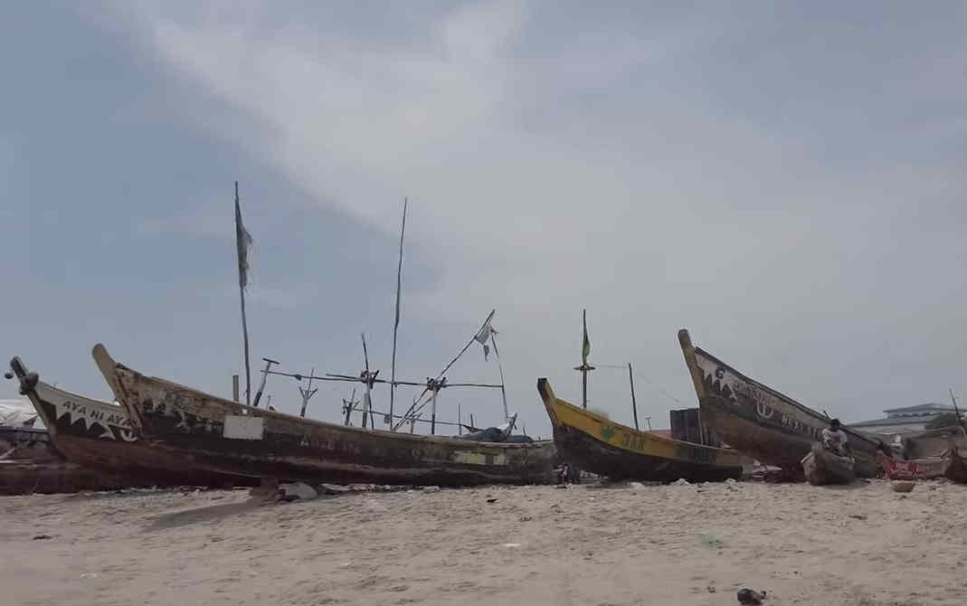 Лодки на берегу