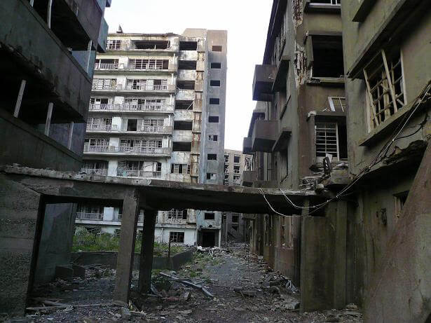 Разрушение построек на острове Разрушение построек на острове