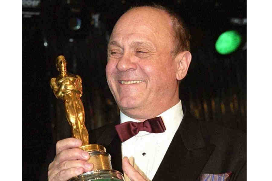 Владимир Меньшов с Оскаром Владимир Меньшов с Оскаром