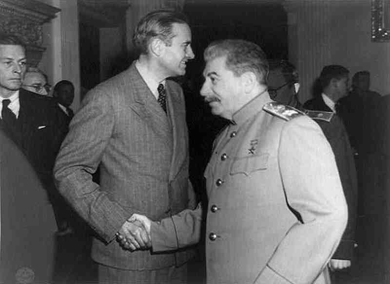 Аверел Гарриман и Иосиф Сталин Аверел Гарриман и Иосиф Сталин