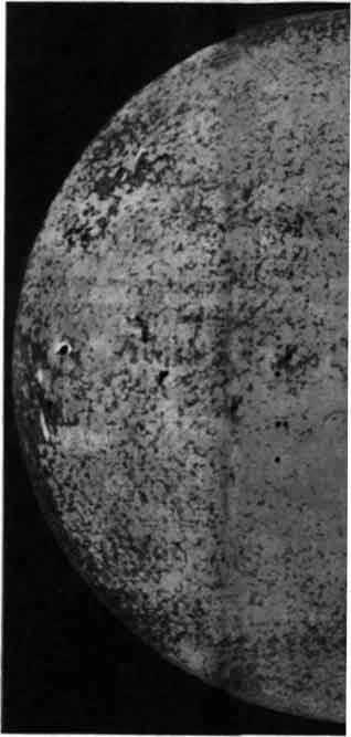 Общий вид Солнца с пятнами и флоккулами (спектрогелиограмма).