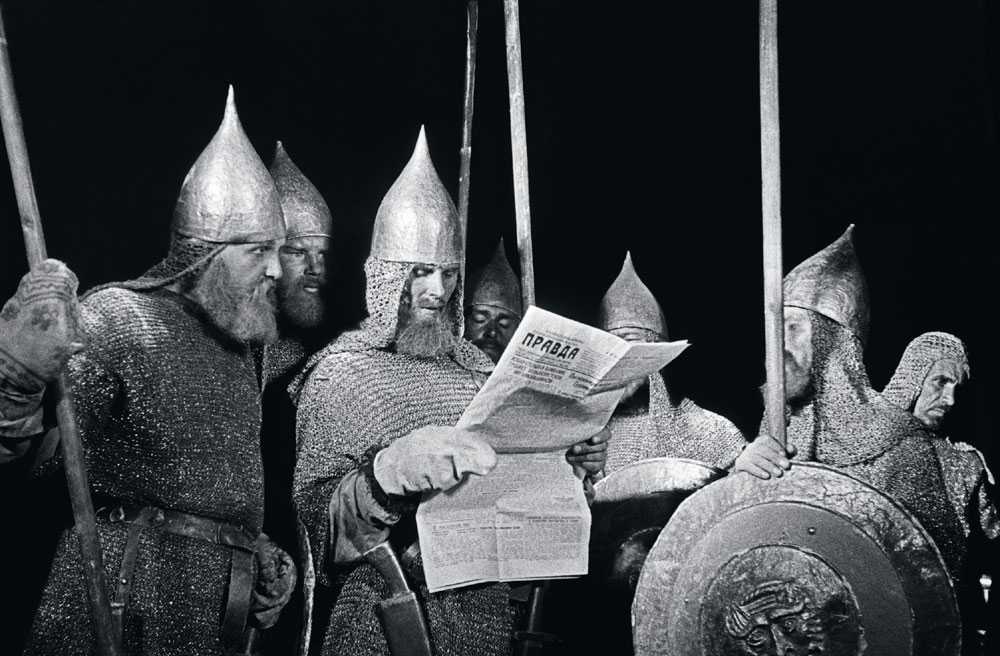 На съемках фильма Сергея Эйзенштейна «Александр Невский». 1938 год На съемках фильма Сергея Эйзенштейна «Александр Невский». 1938 год