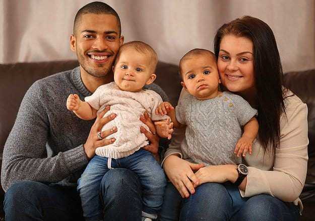 Двойняшки с разным цветом кожи