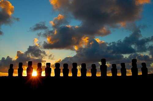 Восход Солнца на острове Пасхи