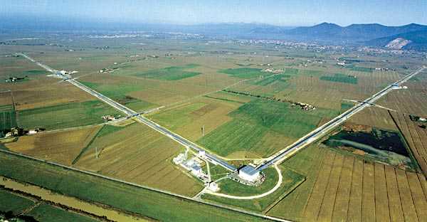 Итальянский детектор гравитационных волн VIRGO с плечами длиной 3 км сооружался с 1996-го и введен в строй в 2003 году