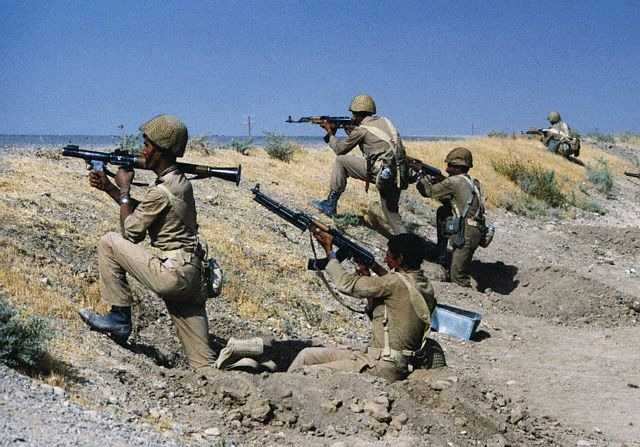 Иракские солдаты на передовой Иракские солдаты на передовой