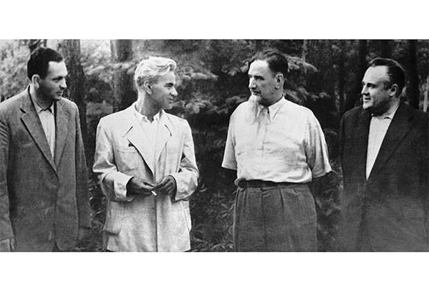 Академики Академии наук СССР (справа налево): Сергей Королев, Игорь Курчатов, Мстислав Келдыш, Василий Мишин.