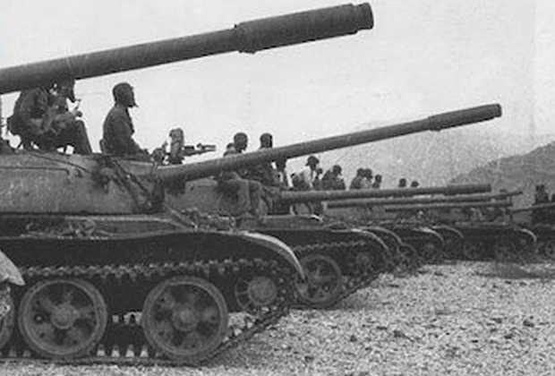 В 1977 году Сомали напало на своего соседа в районе Африканского Рога — Эфиопию в попытке присоединить эфиопскую провинцию Огаден, населенную преимущественно сомалийцами.