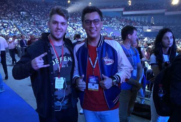 Дмитрий Портнягин (справа)