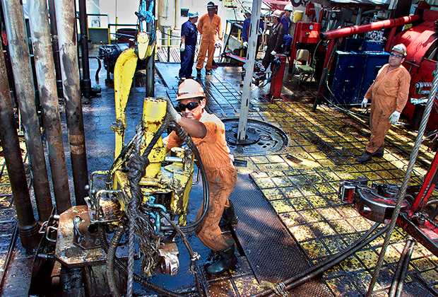 Нефтяная платформа на озере Маракайбо в 2000 году