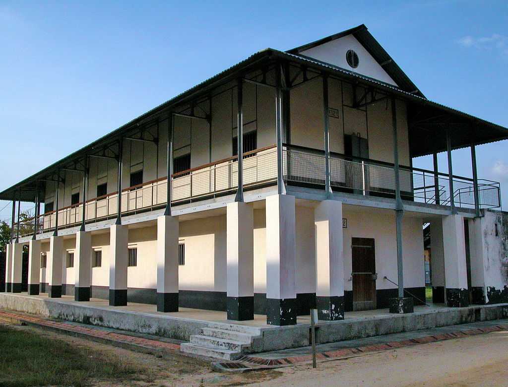 Одна из построек каторги в Кайенне