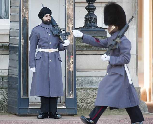 Джатиндерпал Сингх на службе у королевы